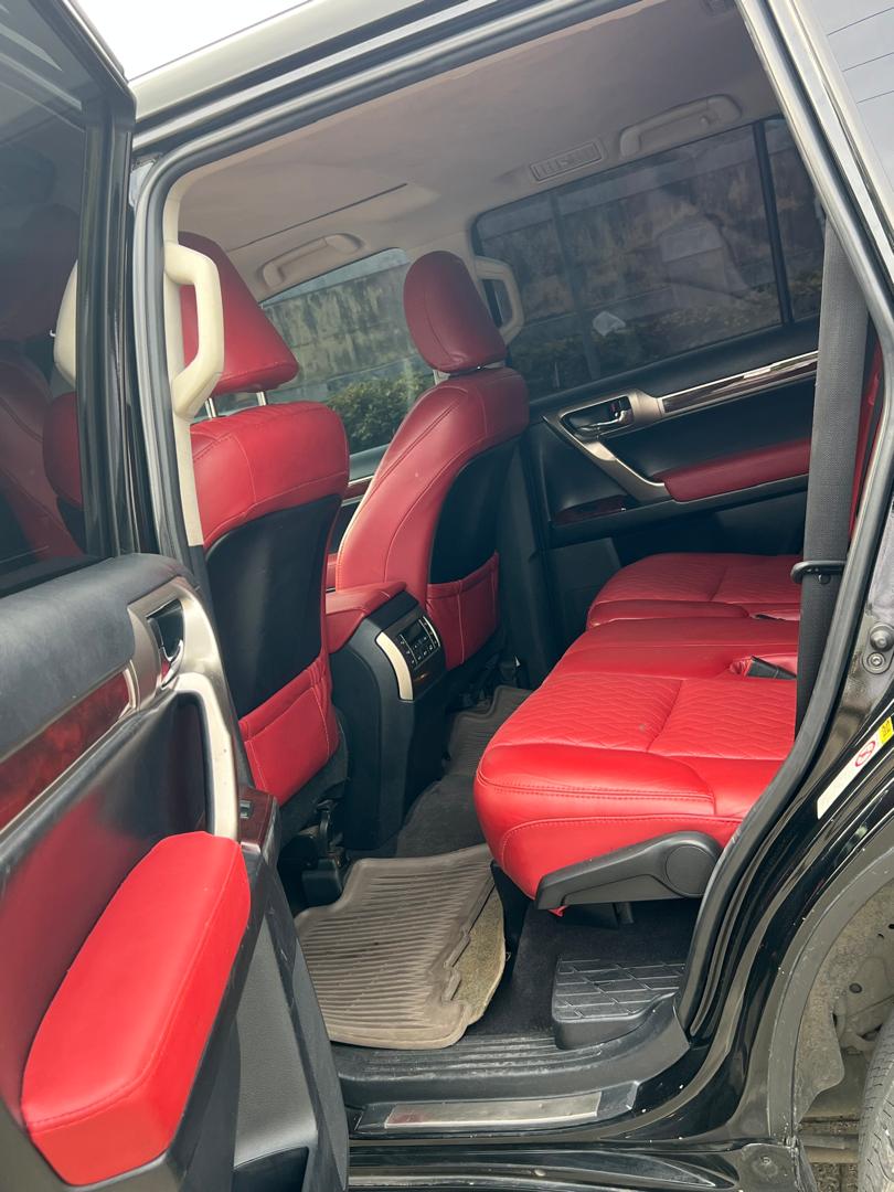 Lexus GX 460 (black) Gallery Image