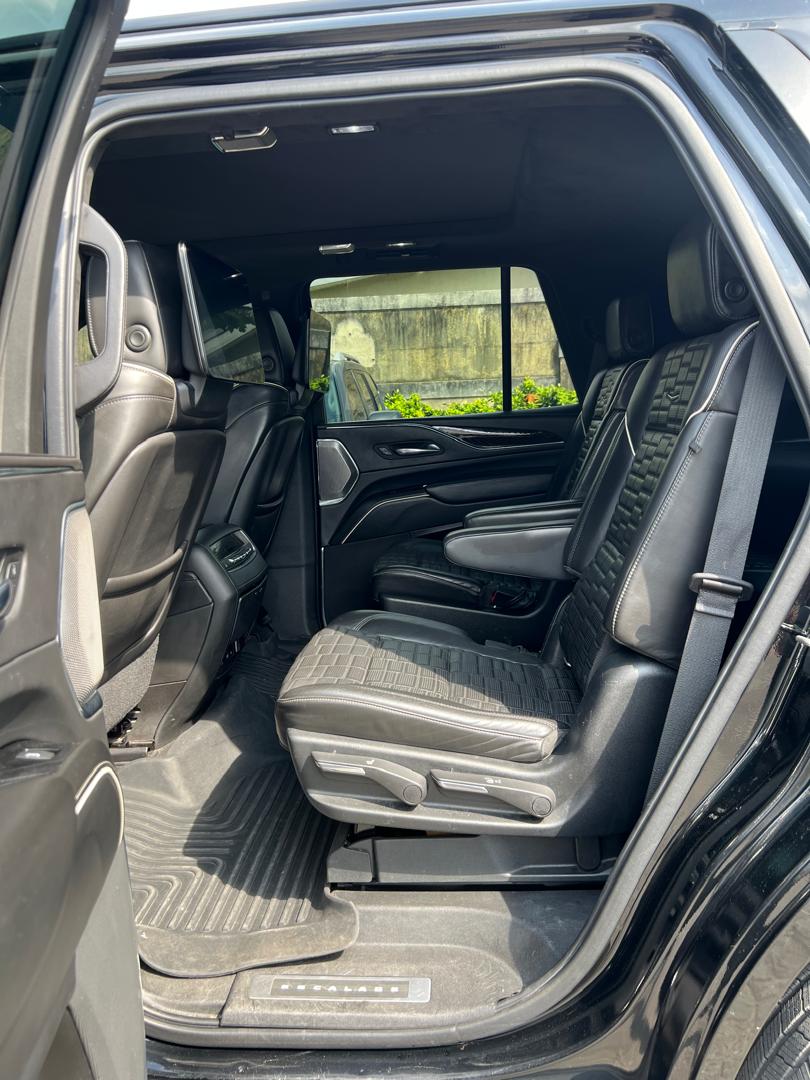 Escalade Gallery Image