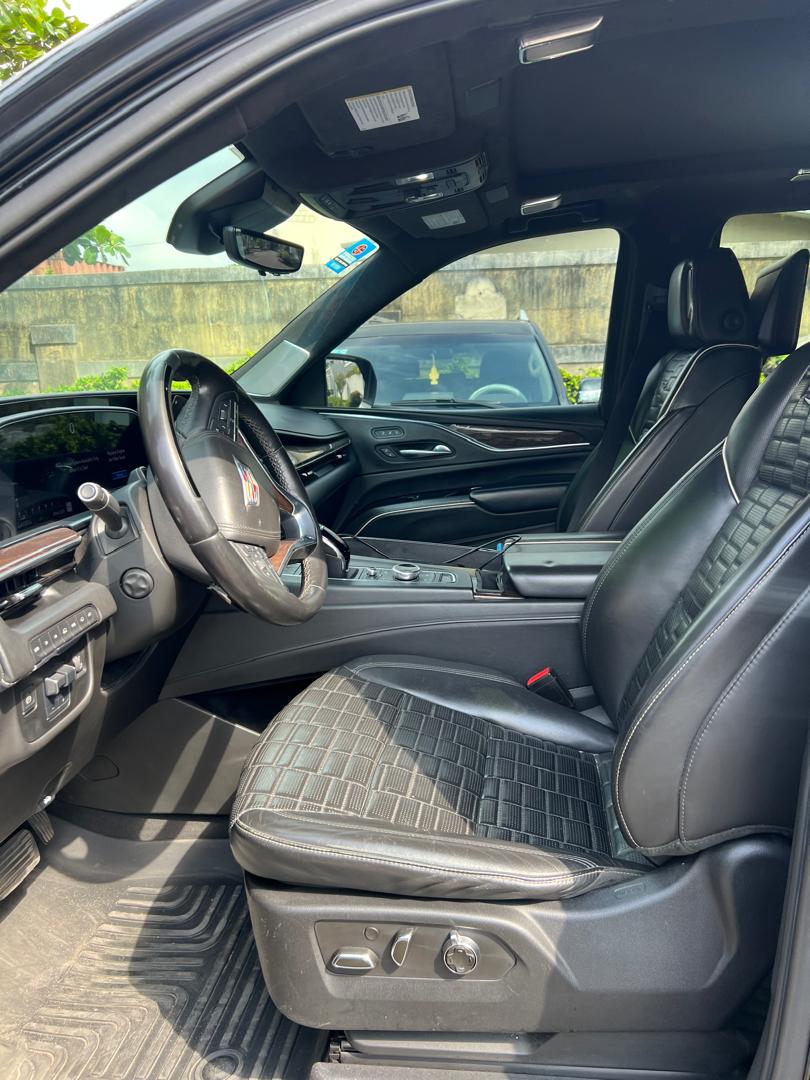 Escalade Gallery Image