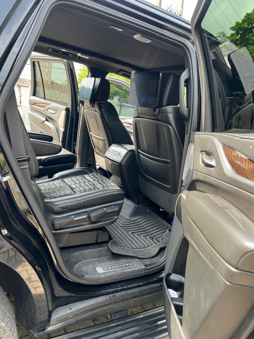 Escalade Gallery Image