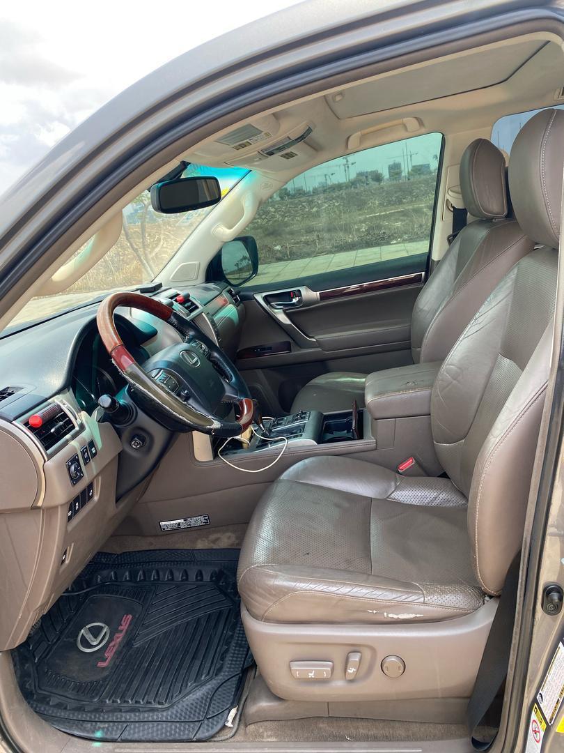 Lexus GX 460 (grey) Gallery Image