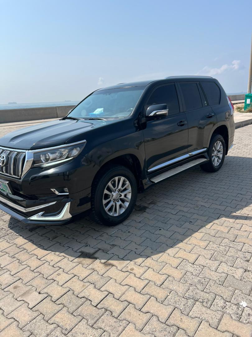 Toyota Prado (black)2019 Gallery Image