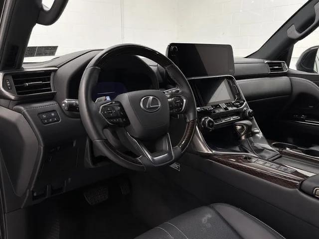 LEXUS LX600 Gallery Image